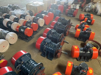 振動(dòng)篩過(guò)濾機(jī)設(shè)備電機(jī) 粉塵防爆振動(dòng)電機(jī) 振動(dòng)過(guò)濾機(jī) 倉(cāng)壁振動(dòng)器生產(chǎn)廠家